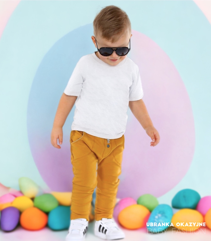 Musztardowe spodnie dla chłopca