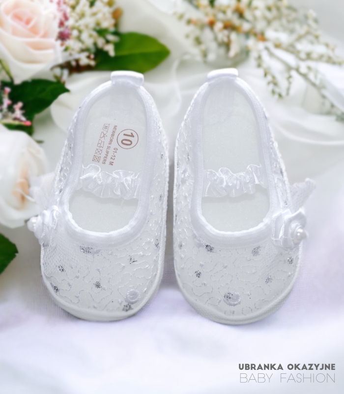 Balerinki Białe dla niemowlaka do chrztu z cekinami
