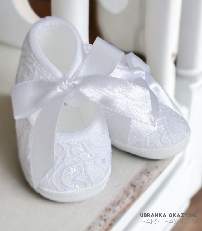 Balerinki Białe koronkowe dla niemowlaka do chrztu .