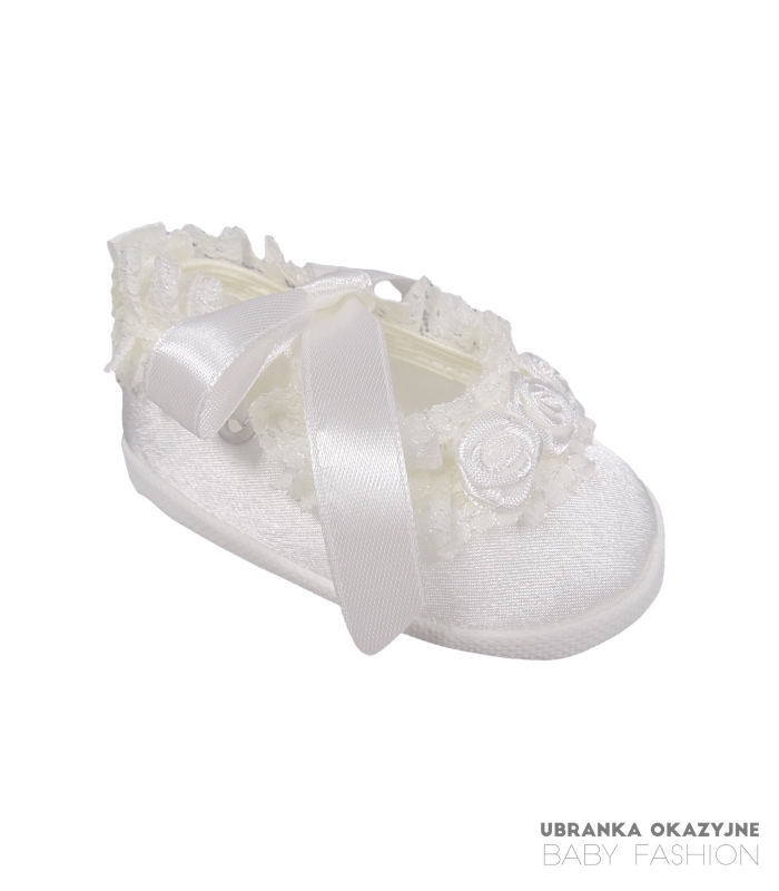 Balerinki Ecru dla niemowlaka do chrztu z różyczkami.