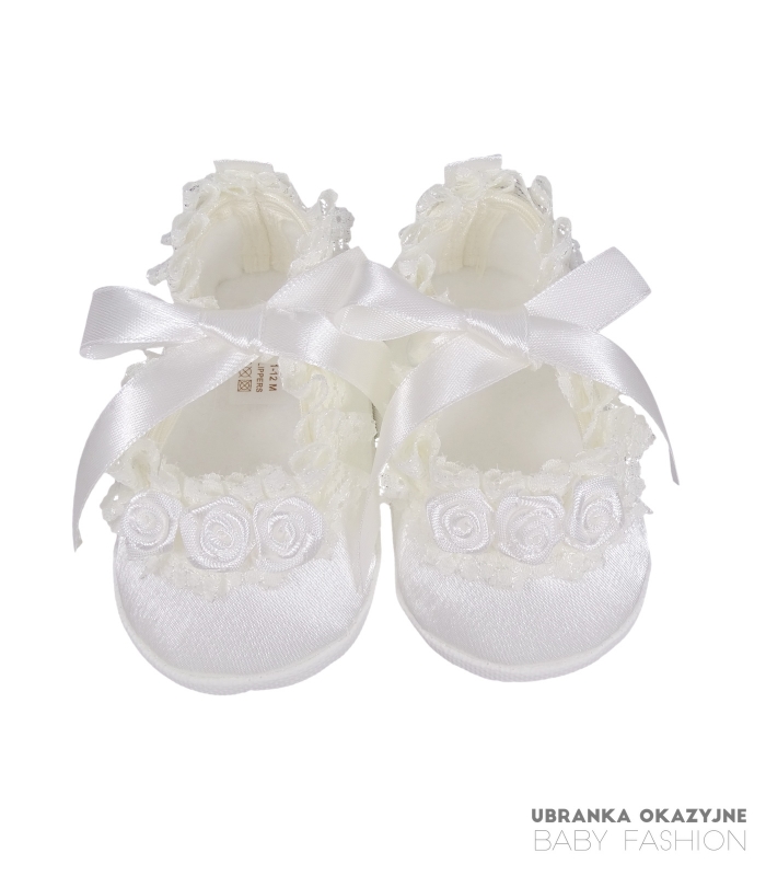Balerinki Ecru dla niemowlaka do chrztu z różyczkami.
