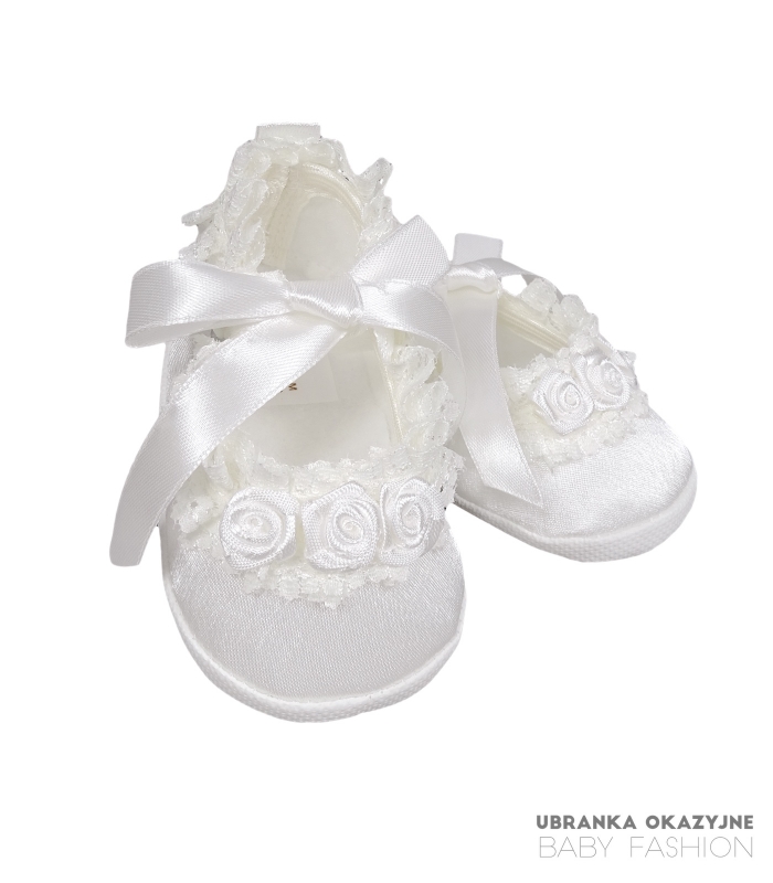 Balerinki Ecru dla niemowlaka do chrztu z różyczkami.